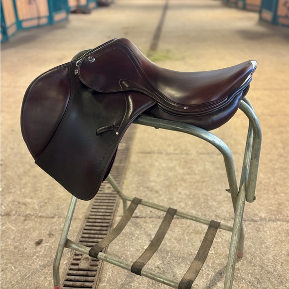 Prestige x Meredith Hunter/Jumper Saddle - Picture 2 of 6